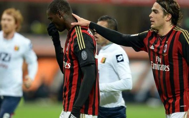 Napoli thua sốc sân nhà, Balotelli trượt pen khiến Milan hòa buồn