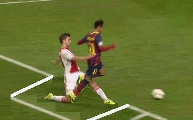 Được “tặng” penalty, Barca càng thêm đau trước Ajax