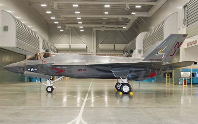 Ngắm tàng hình cơ F-35C Phi đội “Tử thần” trong “bộ cánh” mới