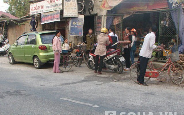 Thanh Hóa: Trai làng chặn đầu xe ôtô đánh người trọng thương