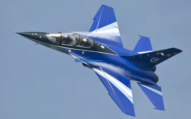 Trung Quốc lo L-15 bị Yak-130 của Nga 'át vía'