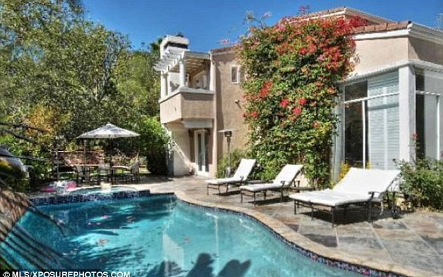 Leona Lewis bán dinh thự xinh đẹp ở Hollywood Hills
