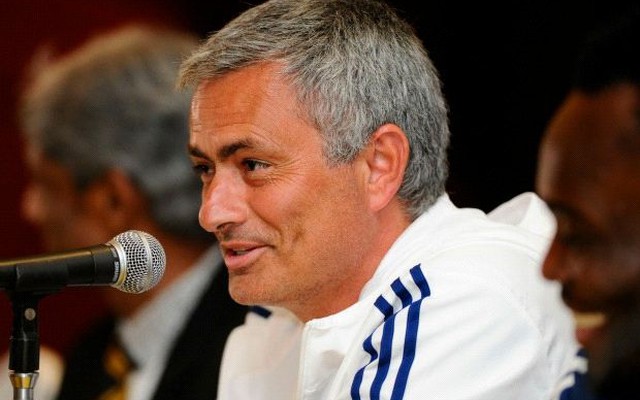 Jose Mourinho nhận tin buồn trước trận khai mạc