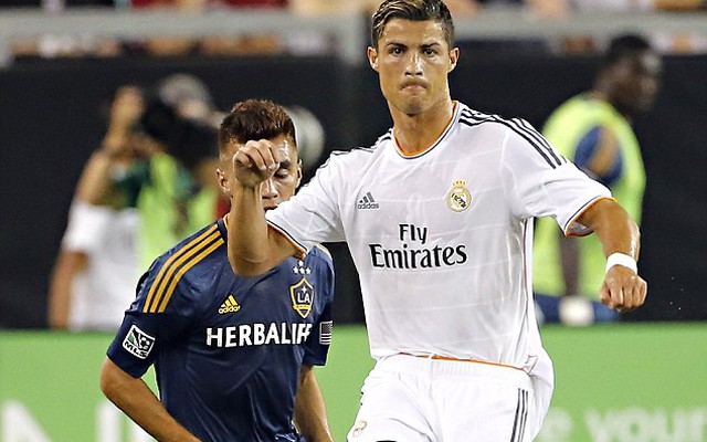 Ghen tỵ với Bale, Ronaldo đòi lương khủng khiếp