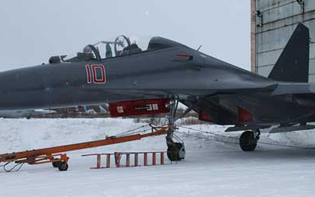 Ngắm huấn luyện – chiến đấu cơ Su-27UB trong “bộ cánh” mới