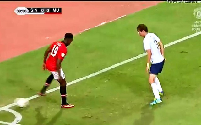 Clip: Pha biểu diễn ê mặt của Welbeck trước Thái Lan