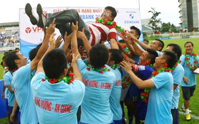 Hùng Vương An Giang và Than Quảng Ninh thăng hạng V-League 2014
