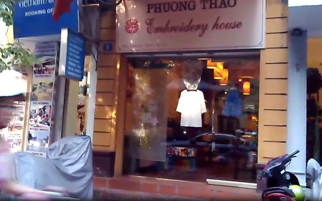 Sự thật 'chiêu' kì thị người Việt của chủ cửa hàng trên phố cổ