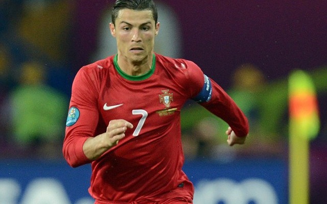 Thắng Ibra, Ronaldo đút túi ngon lành 12,5 triệu bảng