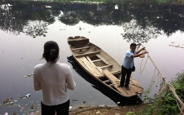 Dân làng cổ Hà Nội qua sông theo cách 'lạ kỳ'