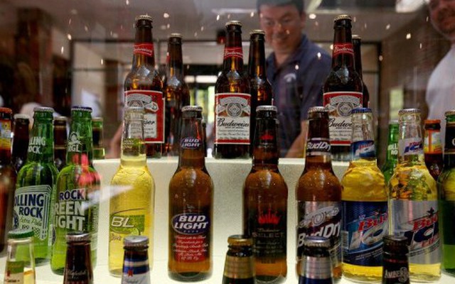 Bia hàng đầu thế giới Budweiser bị tố pha loãng