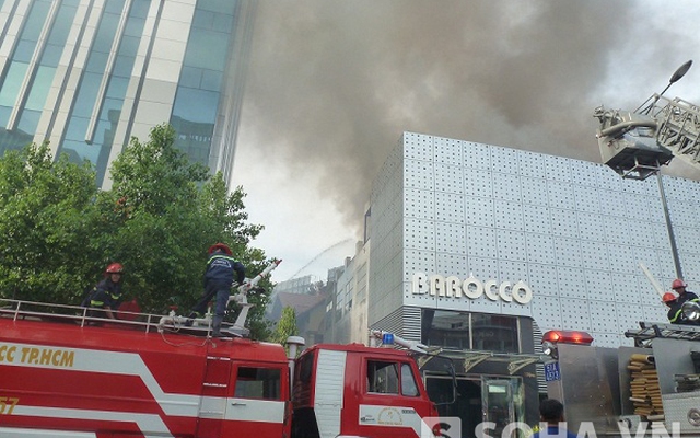 Cháy lớn tại quán bar Barocco giữa trung tâm Sài Gòn