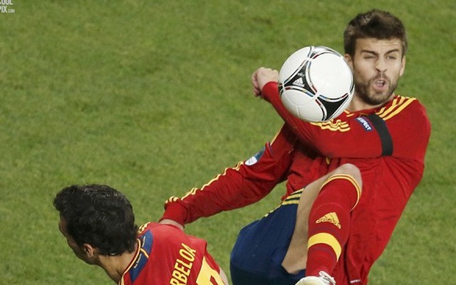 Pique và Arbeloa lại “hục hặc” nhau trong ngày lên tuyển