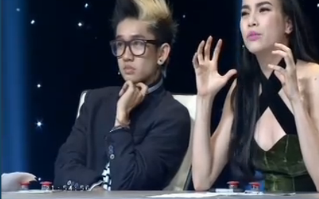 Hồ Ngọc Hà bẻ gãy bút vì quá xúc động