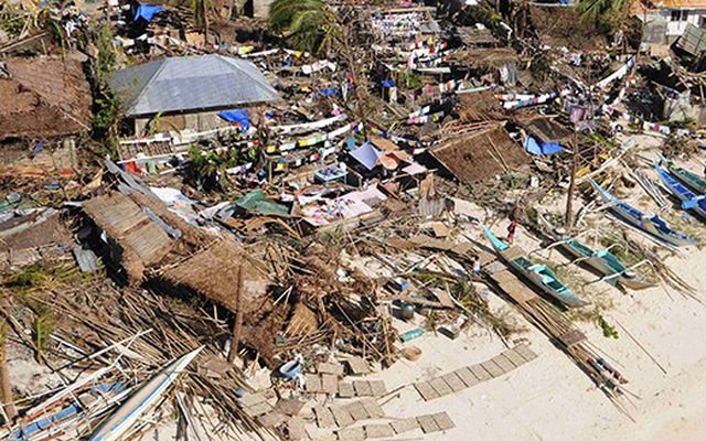 Khoảng 10.000 người Philippines chết vì bão Haiyan