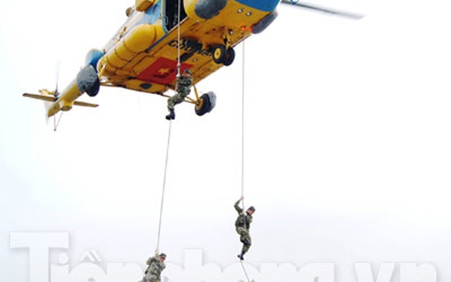 Không quân Việt Nam diễn tập chống khủng bố