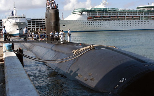 Tàu ngầm Mỹ trị giá gần 1 tỷ USD "đi tong" vì một mồi lửa