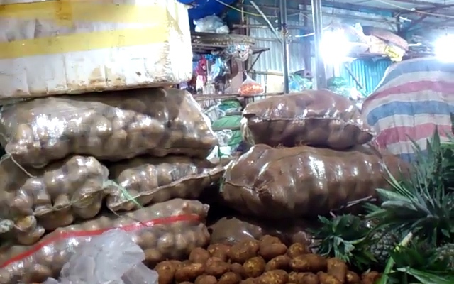 '100% khoai tây ở chợ thực phẩm Hà Nội có xuất xứ từ Trung Quốc'