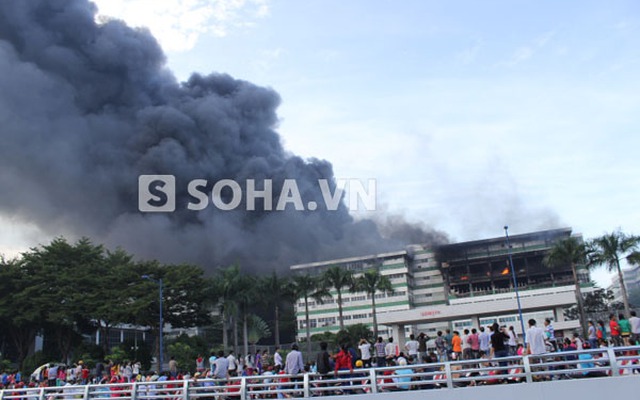 TP.HCM: Đang cháy cực lớn trong Công ty Pou Yuen