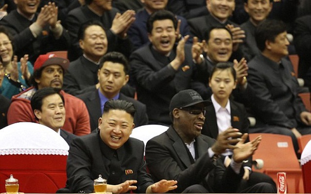 Kim Jong Un 'phấn khích' bên cạnh siêu sao bóng rổ Mỹ