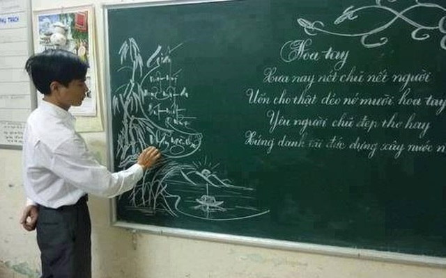 Thầy giáo viết bảng chữ siêu đẹp khiến dân mạng nể phục