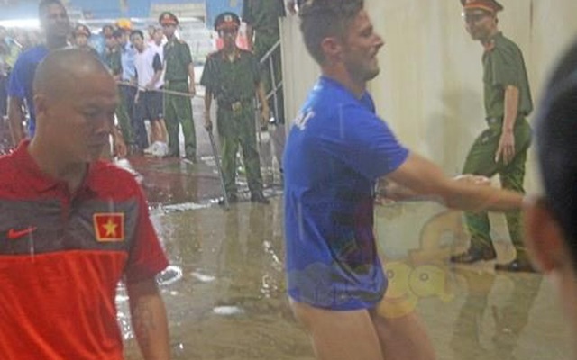 Chế - Vui - Độc: Soi "hàng" Arsenal, sao Việt Nam buồn ngơ ngẩn