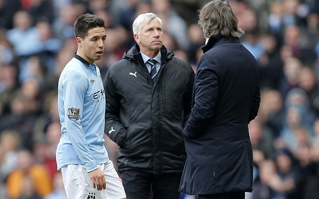 Nasri “bật” Mancini, Man City lại loạn