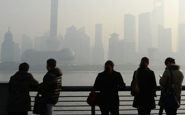 Bị bắt đi tù 1.500 lần; dân Thượng Hải không ra đường vì ô nhiễm