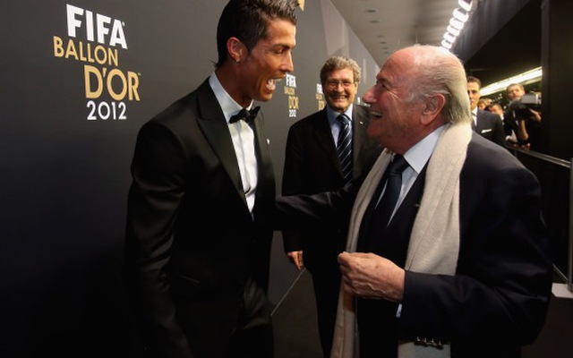 Bực mình với Blatter, Ronaldo quyết không tới Gala Quả bóng vàng