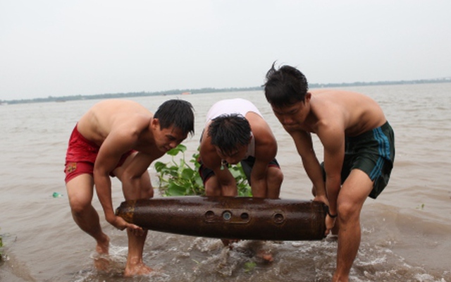 Cần Thơ: Phát hiện hai quả bom nặng trên 200kg