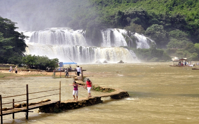 Đại hạ giá tour: Cuộc đua ‘nóng’ vớt khách