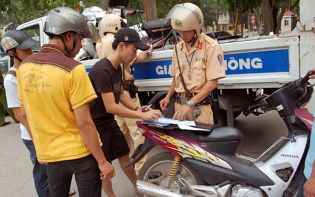 Mua bán xe không sang tên, khi xảy ra tai nạn trách nhiệm thuộc về ai?