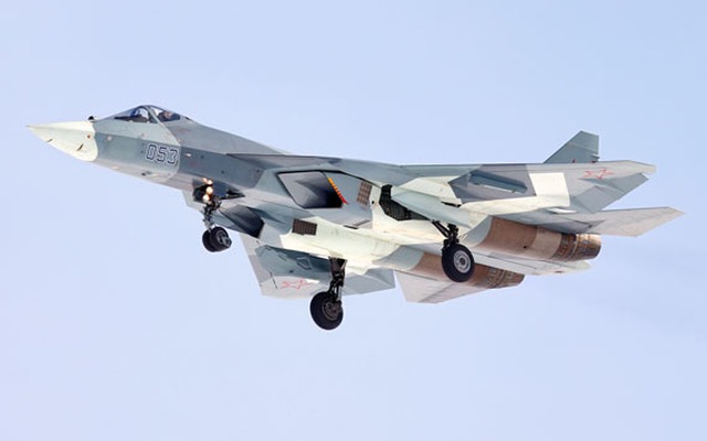 Sukhoi T-50 thứ 3 của Nga bay thử nghiệm với “giá kiếm”