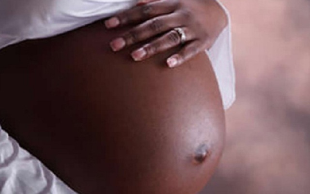 Phụ nữ Zimbabwe phải trả “phí gào thét” khi sinh nở