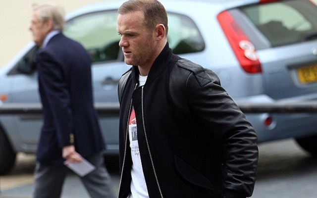 Rooney chán nản vì... tái hói