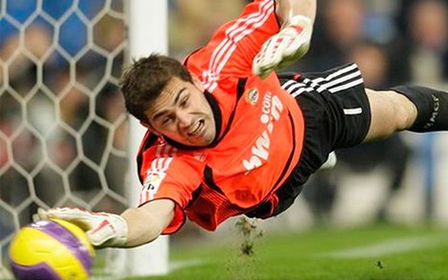 Casillas đạt thỏa thuận chuyển tới Arsenal