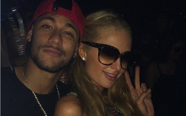 Neymar vui thú cả đêm bên Paris Hilton dù chấn thương lưng