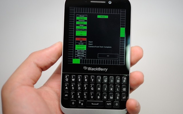 Trên tay BlackBerry Kopi, sản phẩm đầu tiên do Foxconn sản xuất