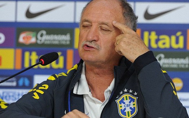 Nội bộ lục đục, phe Neymar “đá” thầy Scolari tanh tách?