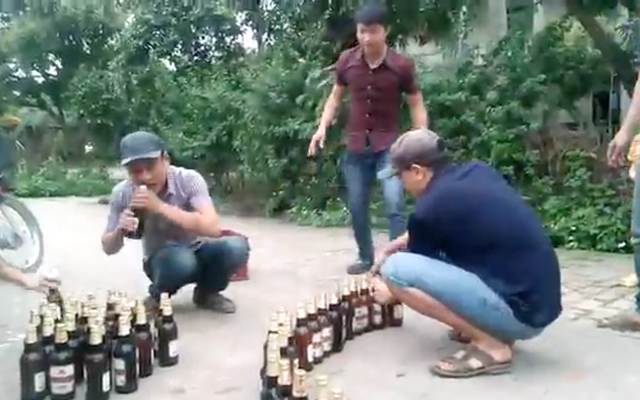 Cuộc đọ sức "kì dị" tại Việt Nam: Thi mở nắp bia