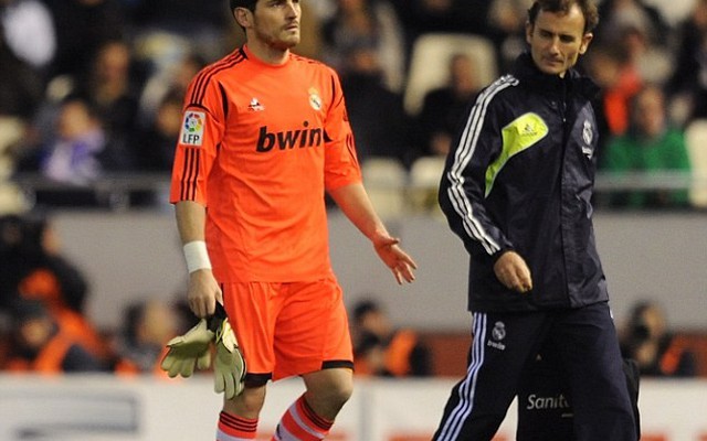 Casillas bày trò để trốn sang Arsenal