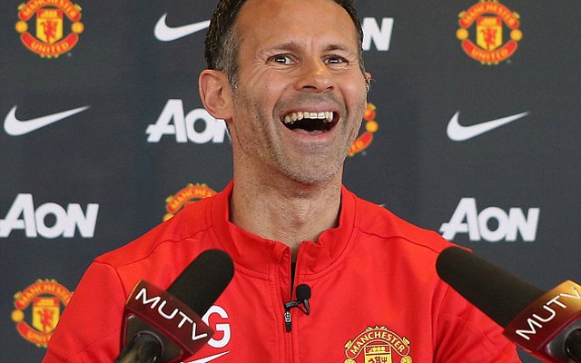 Giggs "mèo khóc chuột" David Moyes trong buổi họp báo đầu tiên