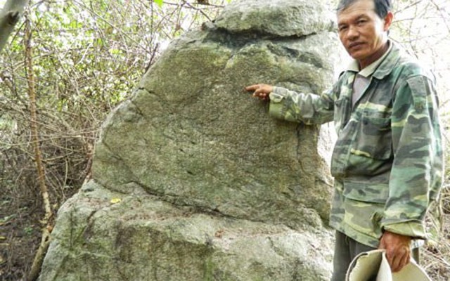 Tảng đá kỳ lạ chỉ điểm kho báu tại Gia Lai