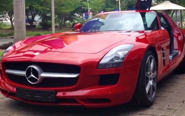 Siêu xe "cửa cánh chim" Mercedes-Benz SLS AMG 2014 đã về Việt Nam