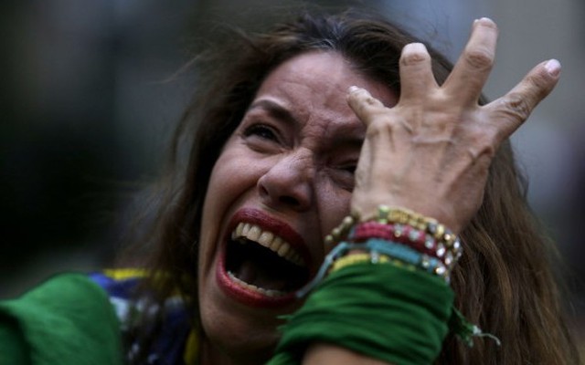 Những giọt nước mắt cay đắng và tủi nhục của NHM Brazil