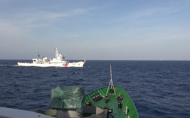 Trung Quốc đưa tàu hộ vệ tên lửa ra xa giàn khoan trái phép