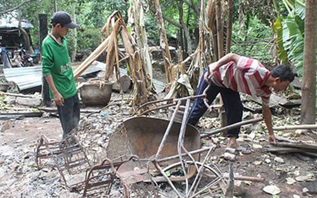 Một nhà dân nghi bị lâm tặc đốt