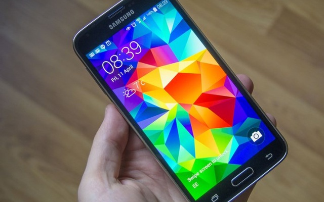 Galaxy S5 quá xấu, Samsung... "trảm" nhà thiết kế