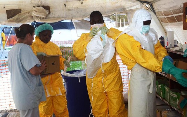 8 nhân viên y tế Trung Quốc bị cách ly do nghi nhiễm Ebola