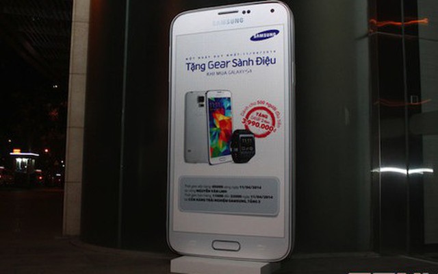 "Ăn ngủ" ngoài đường vì Galaxy S5